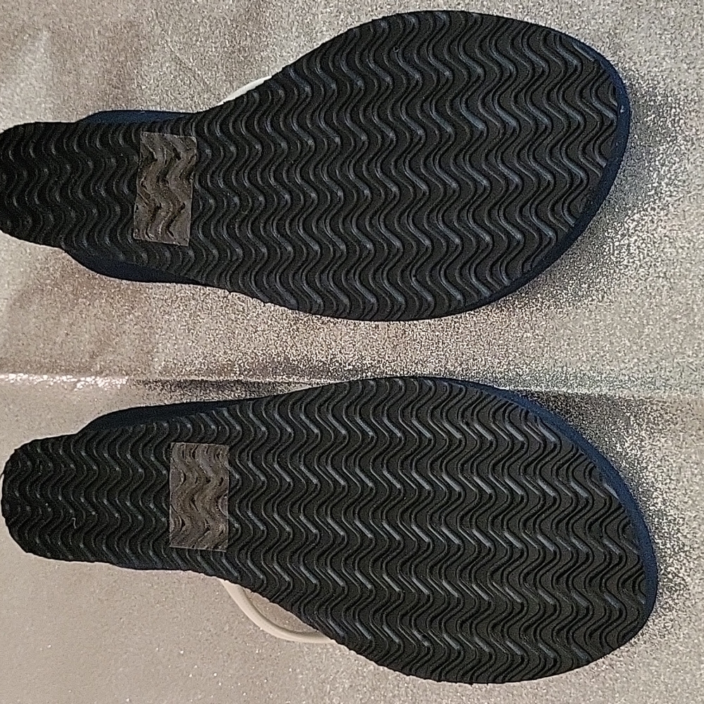 Tommy Bahama Size 10 Navy Flip Flops - Picture 5 of 6